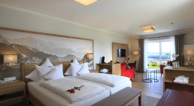 Двухместный номер Comfort с видом на озеро Hotel Gsteig