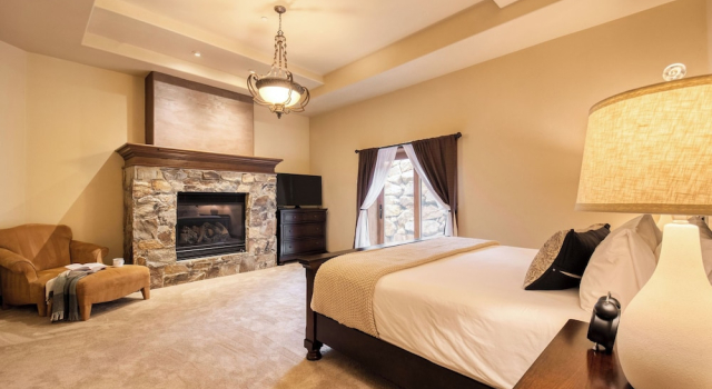 High Meadow by Avantstay Alpine Views w/ Indoor Pool, Hot Tub & Open Floor Plan