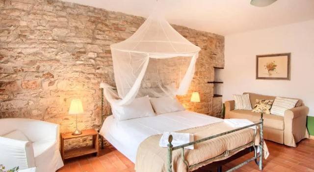 Canapegna Village - private villas and 2 pools in the heart of Le Marche, Rezervovat Hotel Hotely v Fabriano s bazénem, Bazén