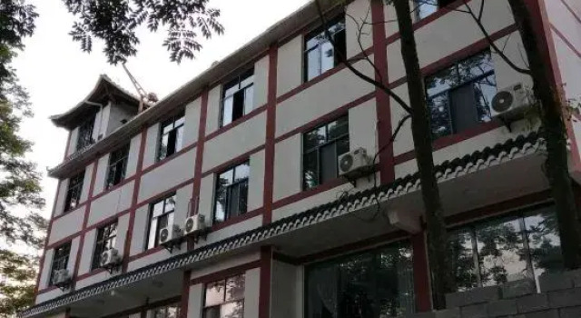 Enshi Yangyi Homestay, Prenota Hotel Hotel a Enshi Prefecture con parcheggio, Parcheggio