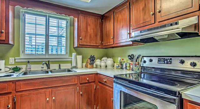 4 Mi to Barefoot Landing: North Myrtle Beach Home