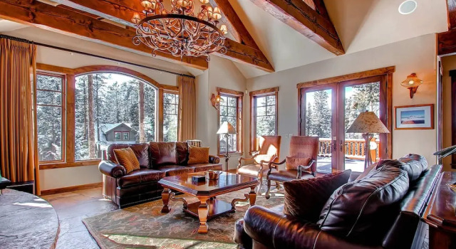 Rustic Timber Lodge, Rezerwuj Dom wakacyjny Hotele w Vail Ski z parkingiem, Parking