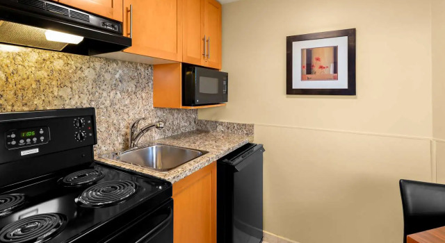 Четырёхместный номер Standard с балконом и с видом на парк Best Western PLUS Inner Harbour Hotel