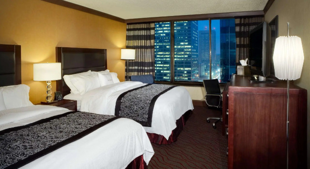 Четырёхместный номер Standard DoubleTree by Hilton Hotel Cleveland Downtown - Lakeside