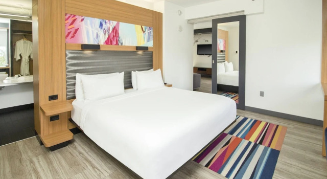 Люкс c 1 комнатой Aloft by Marriott Miami Doral