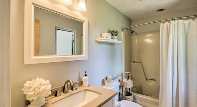Апартаменты Bartlett Condo w/ Mtn-view Deck < 1 Mi to Skiing!