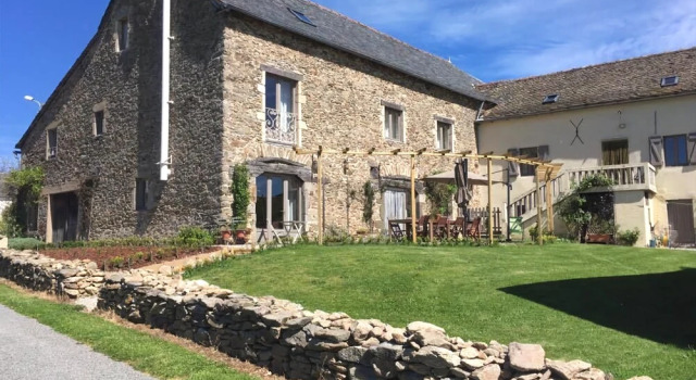 La Source Du Bonheur Chambres et Table dHôtes, Buchen Sie Hotel Rieupeyroux Aveyron