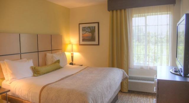 Люкс c 1 комнатой Candlewood Suites Alexandria by IHG