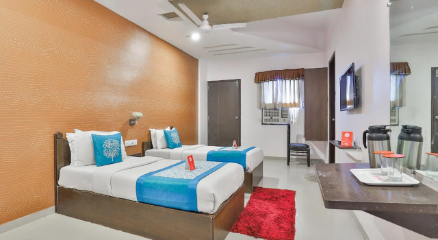OYO Flagship 711 Hotel Crystal