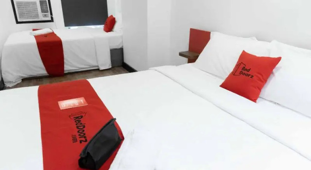 Номер Standard RedDoorz Plus at MM Hotel Las Pinas former RedDoorz Plus Near Bamboo Organ