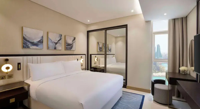 Люкс c 1 комнатой с балконом и с видом на город Hilton Bahrain City Centre Hotel & Residences