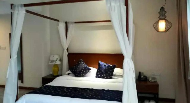 Двухместный номер Standard Guilin Crystal Crescent Moon Hotel