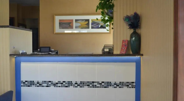 Rodeway Inn Hyannis, Varaa Hotelli Hotellit New England uima-altaalla, Uima-allas