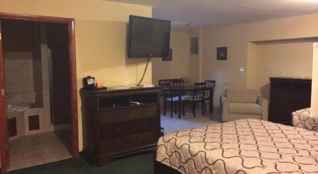 Люкс Deluxe Pacer Inn & Suites Motel