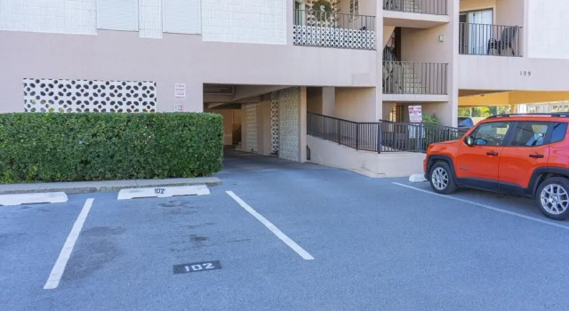 Walk to Beach - Heart of Entertainment District 1 Bedroom Home by RedAwning, Buchen Sie Ferienwohnung Padre Island USA