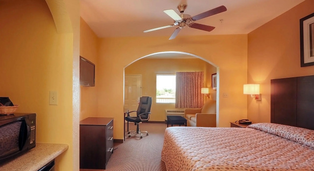 Номер Deluxe Days Inn by Wyndham Baytown East