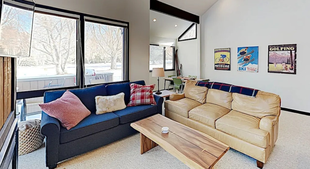 New Listing! Chic W/ Pool - Walk To Lifts 2 Bedroom Condo, Забронировать Отель Парк-Сити Deer Valley - The Canyons, рядом с Горнолыжный подъемник First Time Lift