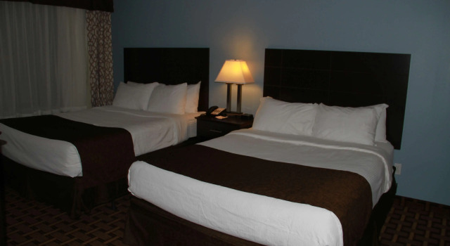 Четырёхместный люкс SureStay Plus Hotel by Best Western Coralville Iowa City