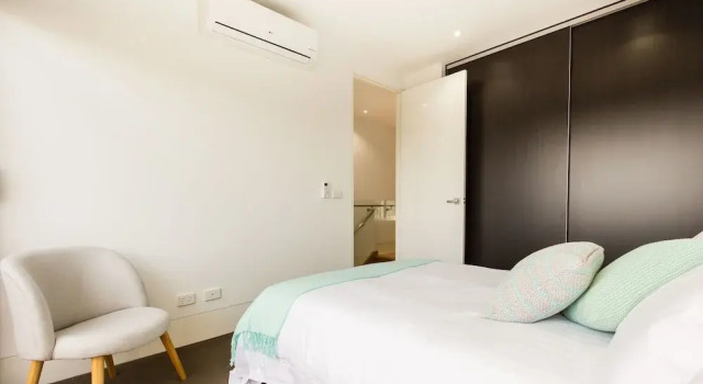 RENEE, 4BDR North Melbourne House, Varaa Huoneisto  