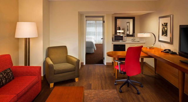 Four Points by Sheraton Suites Tampa Airport Westshore, Buchen Sie Hotel Hotels in Tampa mit Parkplatz, Parkplätze