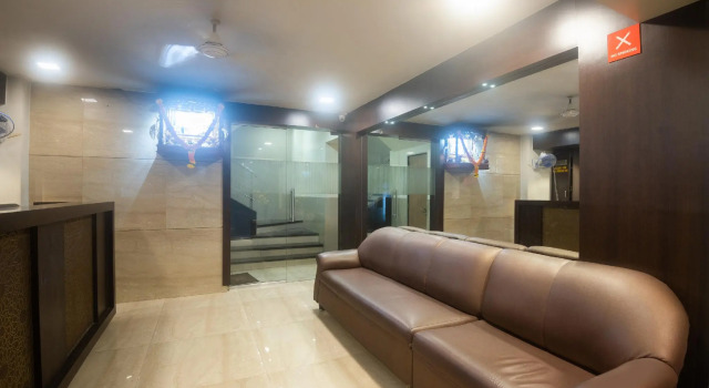 Capital O 67431 Hotel Everest Lodging