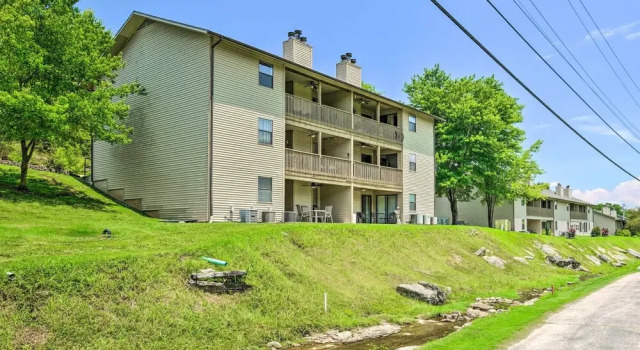 Pet-friendly Branson Retreat w/ Pool & Golf Access