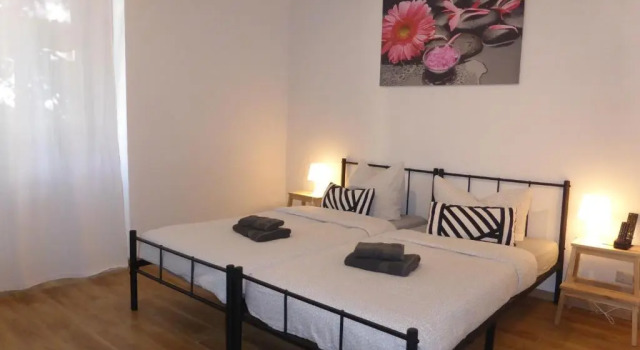 Apartment Ferienwohnung Martin Luther, 3 Schlafzimmer, free WiFi, Nähe Zentrum, klimatisiert, hell, offen, sehr schön,, Prenota Appartamento Jena 