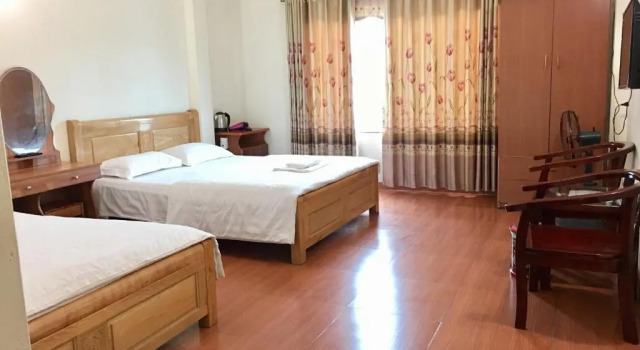 Четырёхместный номер Standard Van Anh Hotel