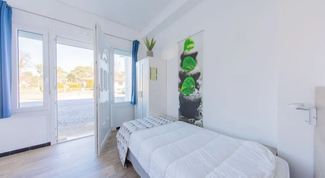 Номер Comfort Hôtel LandAzur