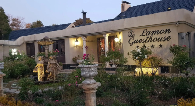 Lamon Guesthouse, Book Hotel Hoteller i Kroonstad med pool, Swimmingpool
