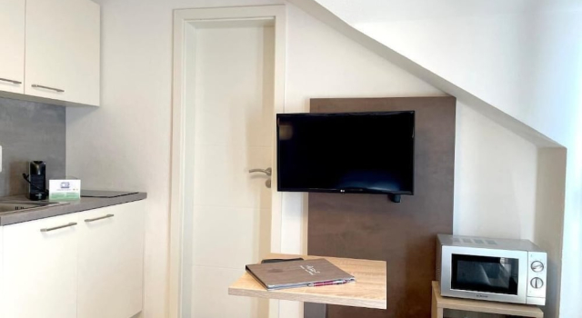 Одноместный номер Standard с видом на сад Hana Aparthotel