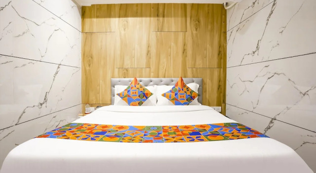 Номер Premium FabHotel Shubham Inn
