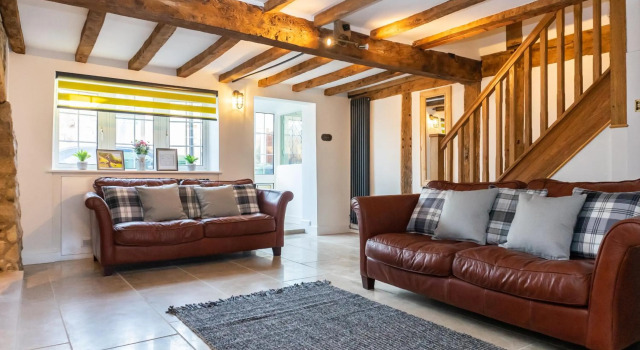 Luxury 4 Bed Cottage, Sleeps 8 with Parking Can be booked with next door to sleep 14