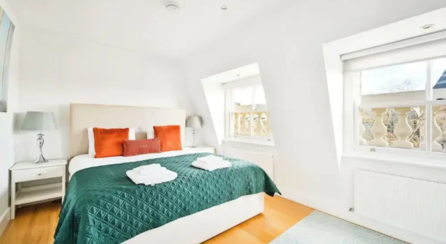 Luxury 3-bed Kensington Apartment - Sleeps 6, Забронировать Апартаменты/квартира Отели Лондона с парковкой, рядом с Здание «Мишлен Хауз», Парковка