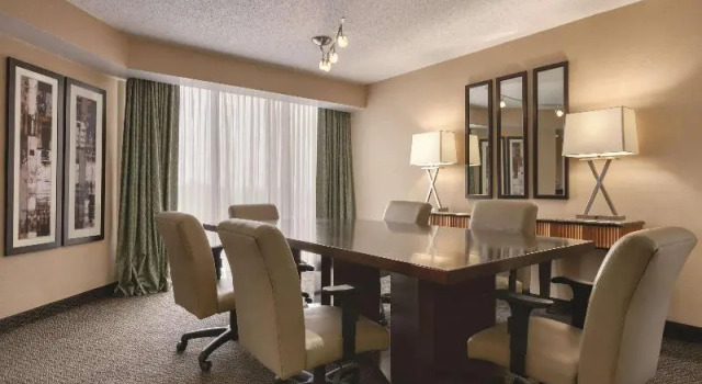 Номер Standard с балконом Embassy Suites Birmingham