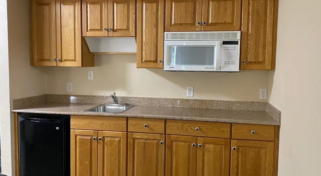 Четырёхместный люкс American Inn and Suites