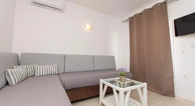 Anius Apartments