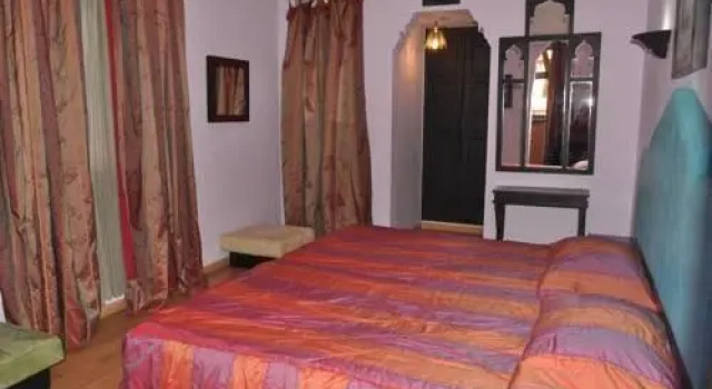 hotel harti, Забронировать Отель Отели Марракеш-Тенсифт-Эль-Хауз с парковкой, Парковка