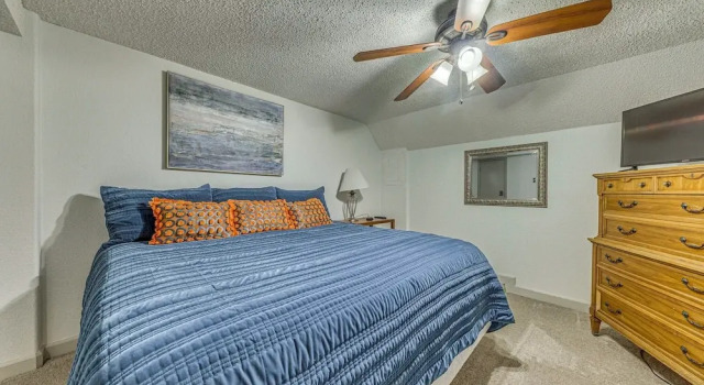 Апартаменты Spacious Ruidoso Retreat w/ Hot Tub & 2 Kitchens!