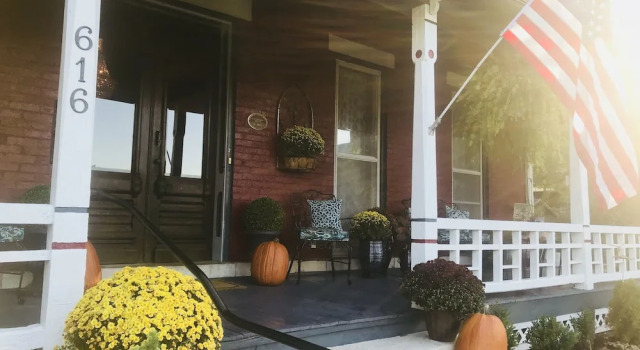Evans Holly Grove Inn B&B, Book Bed and Breakfast Hoteller i Burlington med morgenmad, Morgenmad