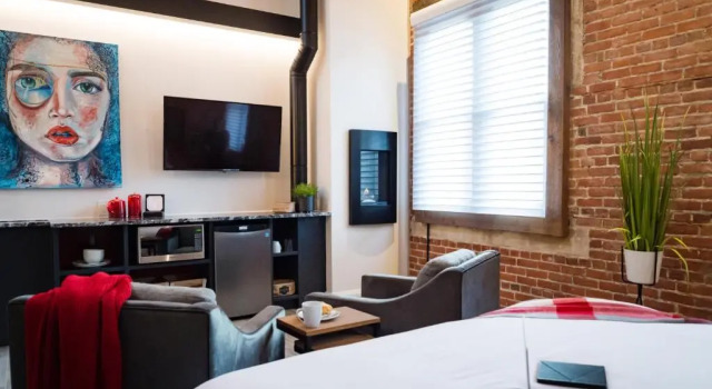 Люкс 48 King West Boutique Hotel