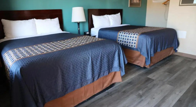 Четырёхместный номер Standard Budget Inn