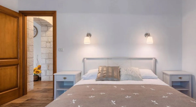 Juste & Roza, Забронировать Отель Отели Жминь 4 звезды, 4*