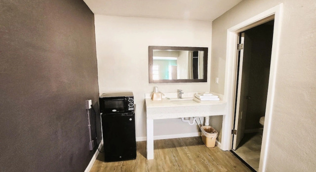 Четырёхместный номер Standard Travel Inn by OYO, Hwy 80 - Jackson