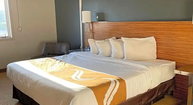 Standard Zimmer Quality Inn Frontier at U.S. Hwy 30