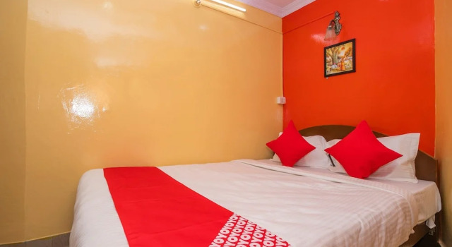 Номер Economy OYO 26900 Royal Inn