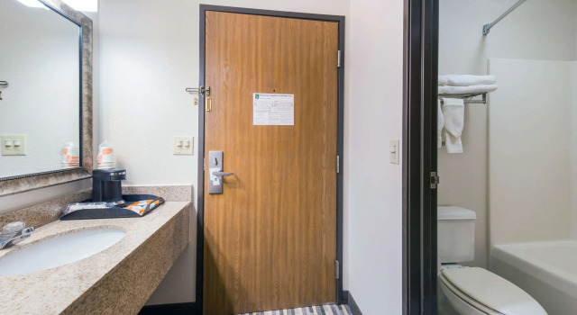 Четырёхместный номер Standard Quality Inn Michigan City South