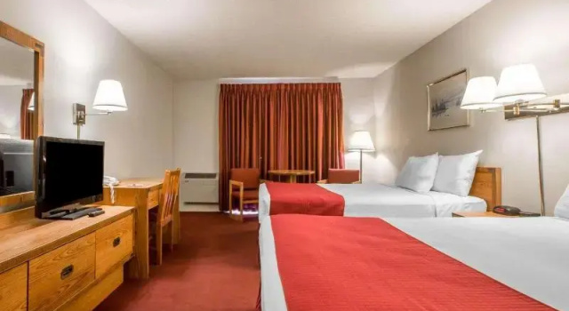 Четырёхместный номер Standard Rodeway Inn Lake Placid South