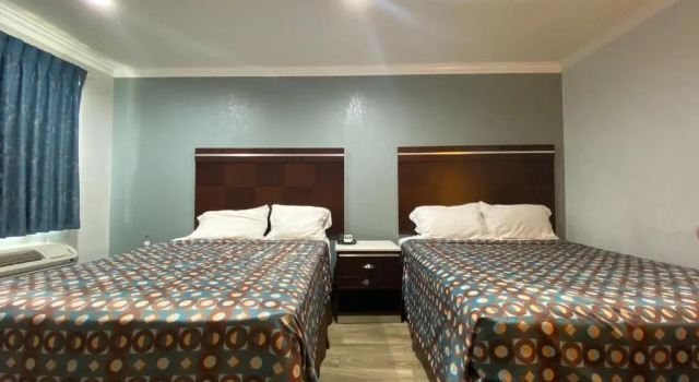 Четырёхместный номер Standard Welcome Inn Corona