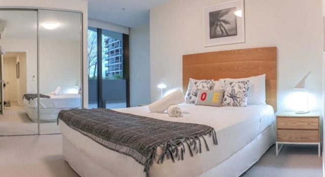 Incredible Riverside Apartment In Brisbane, Забронировать Апартаменты/квартира Отели Брисбна с парковкой, рядом с Паромный терминал Apollo Road, Парковка